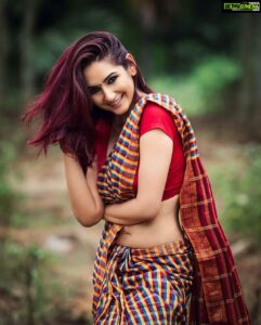 Ragini Dwivedi Instagram - RARE AND RAW : series part 1 🌞🙌🏾
Shot by @kiran.venkataramanappa 
Makeup and hair @dileep_mua 
Team @shiva.kumars.54584 @rohini64 
Model and actor @rraginidwivedi 🤪😍

#raginidwivedi #shootlife #positivevibes #poses #photooftheday #actorlife #actor #influencer #fashionblogger #sandalwood #south #india #nationAl #saree #sareelove #indianwear #indiangirls #smilemore #workhard #playhard #wakeupinthesky #positivity #instagram #instagood #instafashion #indianlook