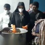 Ragini Dwivedi Instagram - NO RAIN CAN STOP US EVER 🥳 We did 500 meals to migrants our own local ones near home tonight Thankyou ISKON for the food made and team #Rdwelfare to have made sure it reached them 🙏 @colrakeshdwivedi did the food service with @syedimran2524 and @vardhanblore #proudteam @laggerenarayanaswamy was a part too ... #happinessisachoice #helpingothers #foodforthought Judicial Layout