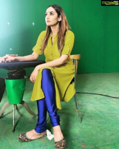 Ragini Dwivedi Instagram - Them shoots 🖐#photooftheday #love Something coming soon...... Makeup and hair @makeupstudio.academy.gng Bangalore, India