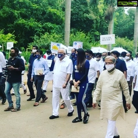 Ragini Dwivedi Instagram - MASKATHON AND CONVERSATIONS happy to have launched this campaign with the government of Karnataka .... the most supportive for initiatives Thankyou for ur guidance and support @bsybjp And yes social distancing has been maintained with an absolute one arm distance but the number of officials present makes it look like a group š Bangalore, India