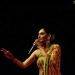 Ragini Dwivedi Instagram – And then the hand 🖐 🤪
So I love how the talented guy has such amazing candid pics in the span of the 5minutes that I was on stage 
Pure talent 🙏❤️