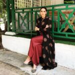 Ragini Dwivedi Instagram - Now that’s a pose 👸
