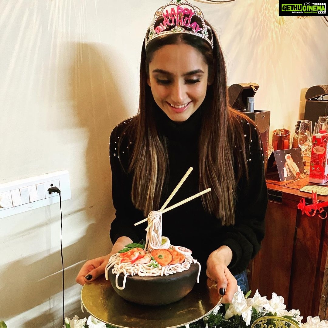 Ragini Dwivedi Instagram - The mark of the new journey and time Blessings and love is unconditional nothing can stop u then ..... ready to start another rocking year #letsdothis💪 #birthdaygirl #smile #cakesofinstagram #homesweethome #letsdothis #love #pride #happinessisachoice #cake