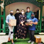 Ragini Dwivedi Instagram – RDWELFARE keeps it up with pride …..❤️With the blessings of @shazia_khan_chef__ Maam ❤️❤️ The security and bouncers all around have no jobs or work now ….they help us protect us …. now let’s do our bit to help them ….. #raginidwivedi #nimmagagi #love #bengaluru #karnataka #pride #RDWELFARE Bangalore, India