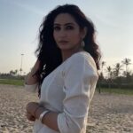 Ragini Dwivedi Instagram - Teri Surat ❣️ #raginidwivedi #trendingreels #reelsinstagram #reelitfeelit #reelsvideo #actorslife #positivenewsdaily #bollywoodsongs #hindisongs #trending #lovestory Some Where In India