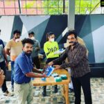Ragini Dwivedi Instagram - Our media is our warriors toooo :) Security kits for all active field media at the Kalavida Sanga ❤️ also so happy to have seen and done this with Dodanna and Rockline sir love u both for always being there 🙏🙇🏼‍♀️❤️ #RDWELFARE #kannadamedia #sandalwood #lovenlight #staysafe #socialresponsibility #helpeachother #togetherwearestronger #pride Karnataka Chalanachitra Kalavidara Sangha