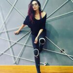 Ragini Dwivedi Instagram - SWEATY but still always to pose for a good background : an actor is always ready for anything 🤪😜🤷‍♀️🤣😂 Shot by @imran_sardhariya Wearing @puma @pumawomen @pumaindia #RAANA coming soon stay tuned 😏 #raginidwivedi #actorslife #actor #dancerehearsal #letsgo #practice #lovetopose #poser #black #workmode #sweatybutcute #trending #sandalwood #letsdance #keepgoing #fridayvibes #practicemakesperfect #karnataka #southindia #india #international #love Bangalore, India