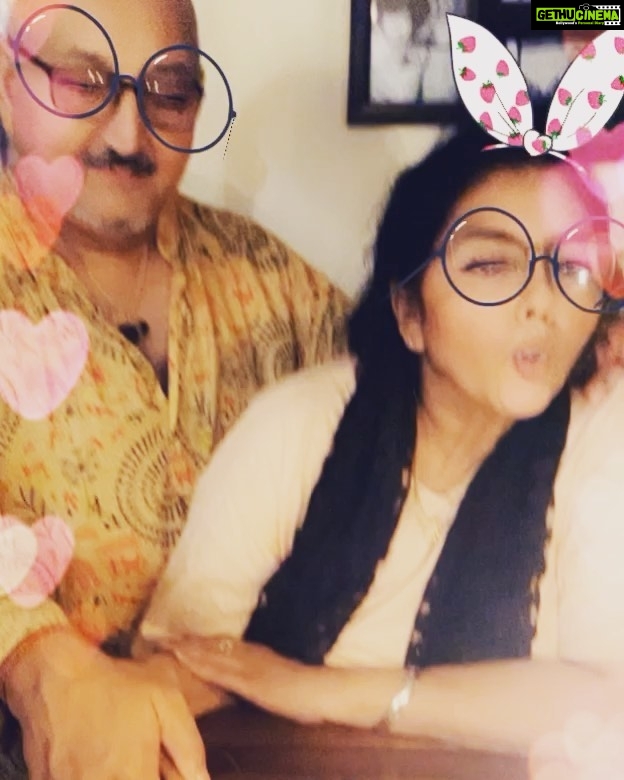 Ragini Dwivedi Instagram - HAPPY ANNIVERSARY FELLAS ❤️💓 Learnt so much and still learning .... each day and moment with u both I feel blessed and inspired to just be the replica of u ... m sorted if I ended up being just half ... work In progress ❤️ love u both that words can’t express @rohini64 @colrakeshdwivedi 31 years of marriage and counting ❤️❤️❤️ #relationshipgoals #love #familyiseverything #happyanniversary❤️