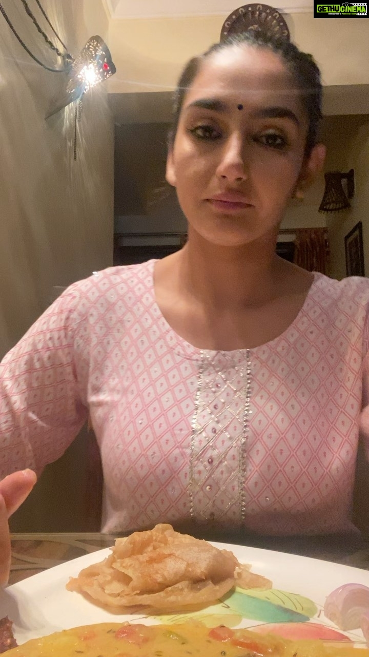 Ragini Dwivedi Instagram - So just a light fun thanking space to you all for always being with me and supporting me loving me ππ€π» Letβs eat the amazing food of @rohini64 and chat about plans :) Contribute though Paytm googlepay phonepe 9845233683 contributions Col Rakesh 9980097733 #mukbang #loveforfood #eating #positivevibes #bengaluru #socialwork #RaginiDwivedi #actor #enterpreneur #love #pride