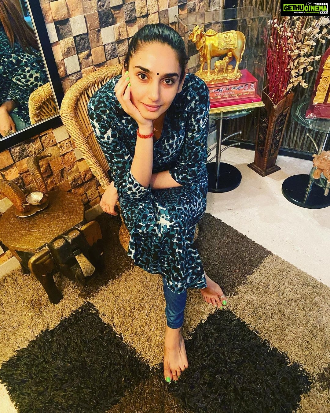 Ragini Dwivedi Instagram - GREAT ACHIEVEMENTS COME WITH JUST TAKING A STEP ❤️🥰 stay positive and stay together #stayhomestaysafe #loveyourself #lovelife At home