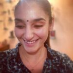 Ragini Dwivedi Instagram - 🥰😍🤓 #positivevibes #keepsmiling #lovenight #inthistogether #quarantinelife At home