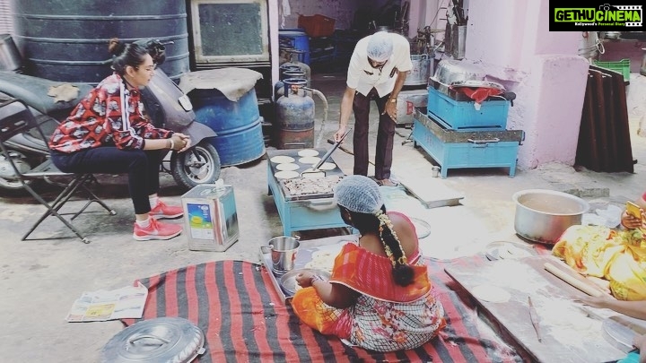 Ragini Dwivedi Instagram - OUR KITCHEN :) with love π The people in the picture are house helps who have been sacked and now they have a job so extremely proud and their amazing cooks ππ»π #raginidwivedi #lovenlight #bengaluru #helpeachother #togetherwecan Bangalore, India