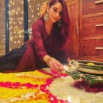 Ragini Dwivedi Instagram - DEEPAVALI ❤️🪔❤️ May this Festival of Lights bring you happiness peace health and wealth Pictures @rudraksh_dwivedi #raginidwivedi #festivevibes #diwali #lightnlove #happiness💕 #peace #power #home #familygoals #family #festivelook #lightuplifewithlove Bangalore, India