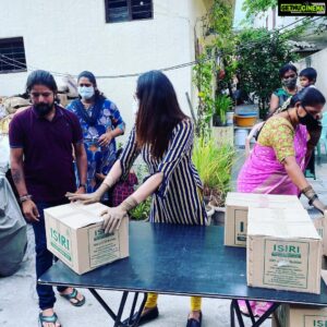 Ragini Dwivedi Instagram - RD WELFARE ❤️ NIMMAGAGI Ration kits to 50 slum families with the help of @manjula.narayanaswamy.180 sir distribution done personally #pride #togetherwecan #socialservice #love #raginidwivedi #RDWELFARE #nimmagagi #helpeachother #coronacare #feedthehungry #quarantine #lovenlight Bangalore, India