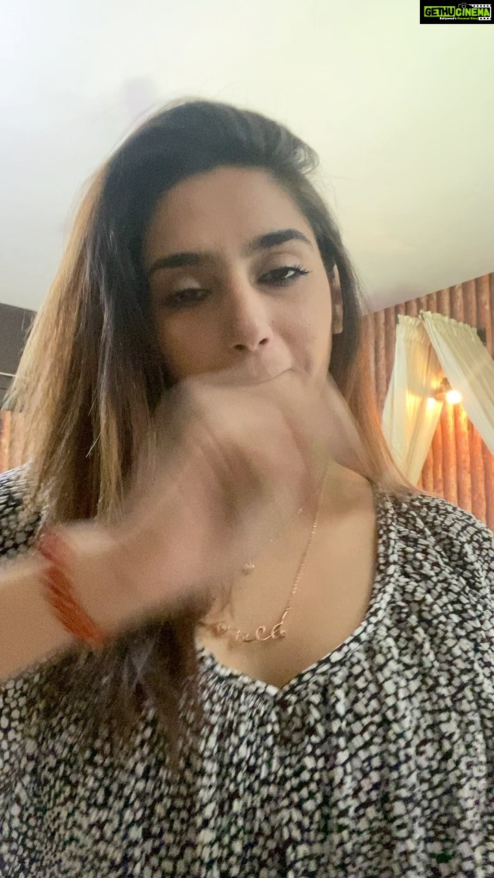 Ragini Dwivedi Instagram - LOCKDOWN extends .... fills heart with anticipation of what’s about to happen next and what this phase will bring .... so her is my take on this extension bring a smile on ur faces we will fight this together and kill the killer 😎 #lockdown2020 #wecandothis #love #standwitheachother #coronaends #raginidwivedi #pride #instagram #positivevibes #letsdothis #instadaily #instagood #bengalurudiaries
