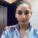 Ragini Dwivedi Instagram - #RDBEAUTY guides you to a simple and fun way to exfoliate ur skin and lips to keep healthy hydrated skin .... When ur home the best is to pamper ur self ur skin ur face hair etc #exfoliateyourskin #loveyourself #raginidwivedi #helpingothers #quarantinelife #takecareofyourself #homeremedies