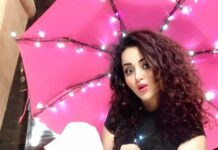 Ragini Nandwani Instagram - Look on the pink side of life. 💓 #ragininandwani #pink #pinkpower #pretty #love #family #happy #smile #cute #flowers #selfie #fashion #curlyhair #newlook #hairstyles #bollywood #indianactress #indiangirls #tv #tvactress #tollywood #hollywood #indiangirls #instabeauty