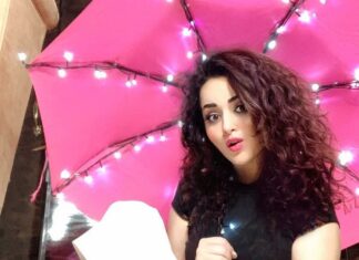 Ragini Nandwani Instagram - Look on the pink side of life. 💓 #ragininandwani #pink #pinkpower #pretty #love #family #happy #smile #cute #flowers #selfie #fashion #curlyhair #newlook #hairstyles #bollywood #indianactress #indiangirls #tv #tvactress #tollywood #hollywood #indiangirls #instabeauty