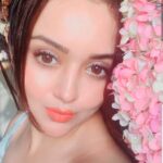 Ragini Nandwani Instagram - 🌸🌸 #ragininandwani #flowers #smile #rose #beautiful #beauty #happy #happiness #pretty #cute #indianactress #instabeauty #monsoon #tuesday #tvactress #tv #movies #fashion #eye #love