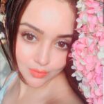 Ragini Nandwani Instagram – 🌸🌸
#ragininandwani #flowers #smile #rose #beautiful #beauty #happy #happiness #pretty #cute #indianactress #instabeauty #monsoon #tuesday #tvactress #tv #movies #fashion #eye #love