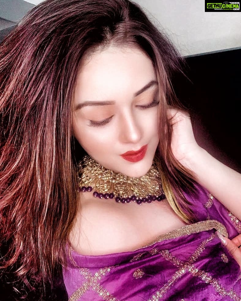 Ragini Nandwani Instagram - š¦š§āāļøā„ļø #ragininandwani #love #health #smile #family #pretty #instalove #portrait #tv #movies #indianbeauty #mumbai #indiangirl #flowers #tvactress #bollywood #hollywoodstudios #gorgeous #selfie #pink