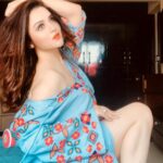 Ragini Nandwani Instagram - Dreaming with my eyes wide open.♥️🧚‍♀️ #ragininandwani #love #smile #happy #dream #family #pretty #beautiful #instabeauty #instalove #mondaymotivation #fashionista #floral #flowers #blue #tv #tvactress #makeup #fashion #movies #model #indianbeauty #bollywood #hollywoodstudios #holiday #selfie #photooftheday