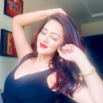 Ragini Nandwani Instagram – For every dark night, there’s a brighter day. #keepfaith 
#ragininandwani #india #love #happy #smile #peace #pretty #care #cute #evening #friday #flower #black #blackdress #beautiful #tv #actress #movies #indianbeauty #bollywood #hollywoodstudios #glamour #instabeauty