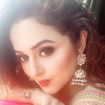 Ragini Nandwani Instagram - If you could leave the house today, what's the first thing you would do? 🦄🌸 #ragininandwani #lockdown #pretty #cute #love #smile #flowers #happy #indianbeauty #traditional #indianactress #tv #motivation #mumbai #movies #bollywood #hollywoodstudios