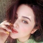 Ragini Nandwani Instagram – Make them stop and stare. 👸🧚‍♀️
#ragininandwani #selfie #instabeauty #mondaymotivation #mondayblues #eveningvibes #beautiful #pretty #smile #happy #flowers #makeup #closeup #glamour #cute #tv #indianbeauty #india #prettygirls #love #glow #lips #prettyeyes #movies #actress #hollywoodstudios #instamood