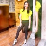 Ragini Nandwani Instagram – When you can’t find the sunshine, be the Sunshine. 🌅🧚‍♀️♥️ #ragininandwani #casual #tuesday #yellow #pretty #smile #flower #happy #cute #tv #actor #movies #instabeauty #fashion #weekend #thursday