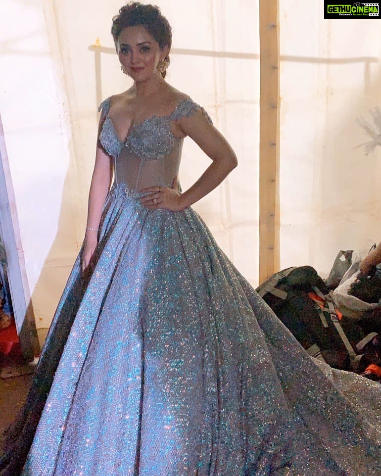 Ragini Nandwani Instagram - Shine bright like a diamond. ππ #ragininandwani #instabeauty #fashionshow #smile #love #happy #pretty #beauty #dresses #dressup #fashionista #fashionblogger #tv #actor #ramplife #photo #prettygirls #glamour #valentines #friyay #weekend
