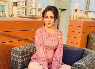 Ragini Nandwani Instagram - 🌸🦄🌸🦄 #ragininandwani #eveningvibes #floral #instabeauty #smile #happy #girl #pretty #flower #love #beauty #evening #sunset #instadaily #indianbeauty #tv #movies #actor #prettygirls #cute #gorgeous