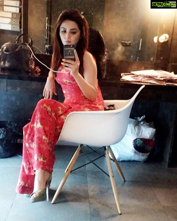 Ragini Nandwani Instagram - No filter. #ragininandwani #instabeauty #selfie #nofilter #pretty #fashion #smile #happy #red #reddress #love #girl #instagood #instadaily #wednesday #mumbai #tv #movies #hollywoodstudios #bollywood #cute #prettygirls #actor #beauty