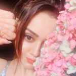 Ragini Nandwani Instagram - A season of loneliness and isolation is when a caterpillar gets it's wings. Please maintain social distancing, be kind. #ragininandwani #socialdistancing #floral #flowers #smile #happy #love #coronavirus #covid_19 #lockdown #india #quarantine #glamour #beautiful #pretty #indianbeauty #instabeauty #love #cute #indianactress #tv #mumbai #navratri #kindness