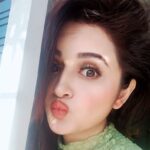 Ragini Nandwani Instagram – Make them stop and stare. 👸🧚‍♀️
#ragininandwani #selfie #instabeauty #mondaymotivation #mondayblues #eveningvibes #beautiful #pretty #smile #happy #flowers #makeup #closeup #glamour #cute #tv #indianbeauty #india #prettygirls #love #glow #lips #prettyeyes #movies #actress #hollywoodstudios #instamood