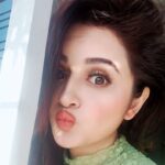 Ragini Nandwani Instagram - Make them stop and stare. 👸🧚‍♀️ #ragininandwani #selfie #instabeauty #mondaymotivation #mondayblues #eveningvibes #beautiful #pretty #smile #happy #flowers #makeup #closeup #glamour #cute #tv #indianbeauty #india #prettygirls #love #glow #lips #prettyeyes #movies #actress #hollywoodstudios #instamood