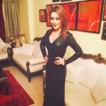 Ragini Nandwani Instagram - Weekend vibes!!! #ragininandwani #christmas #weekend #partymode #party #saturdaynight #happy #black #blackdress #smile #actress #tv #hollywoodstudios #mumbainightlife #newyear