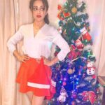 Ragini Nandwani Instagram – Merry Christmas everyone!! #ragininandwani #christmas #santa #actress #tv #smile #happy #flowers #movies #greeting #family