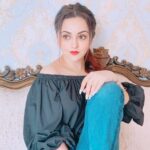 Ragini Nandwani Instagram - Never let go of your dreams! #ragininandwani #smile #flower #happy #instadaily #weekend #hollywoodstudios #tv #indianactress #actress