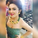 Ragini Nandwani Instagram - 🦄🦄❤ #ragininandwani #smile #happy #flowers #tradition #family #throwbackthursday #hollywoodstudios #tv #indiantelevision #indianactress #actress #movies #instadaily #indiandresses