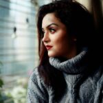 Ragini Nandwani Instagram - Nothing can dim the light that shines from within. ❤ #ragininandwani #winter #actress #weekend #instadaily #actress #tv #indiantelevision #smile #happy #flower #window #sundayfunday #sunday #girlpower #evening #sunset