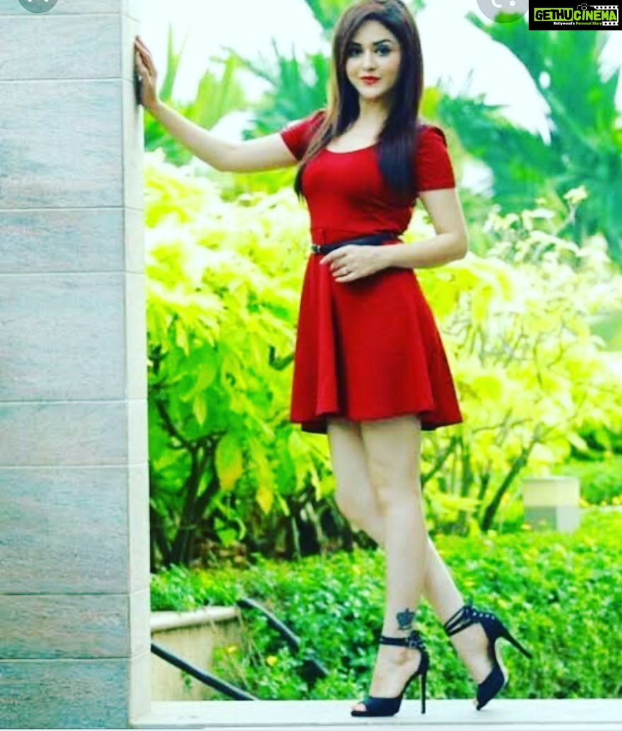 Ragini Nandwani Instagram - Coz red is my favourite ... good night