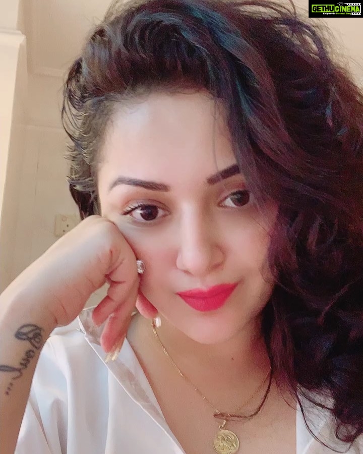 Ragini Nandwani Instagram - Post rehearsal video #malaysia#sun tv award night ... stay tuned