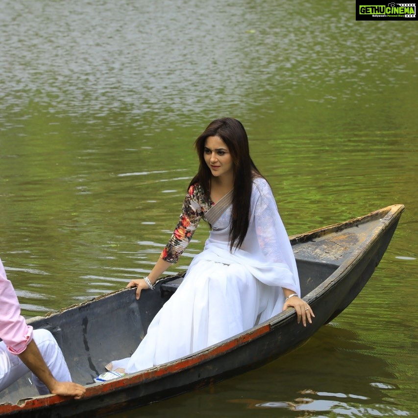 Ragini Nandwani Instagram - Ok so I’m scared of water #shootingstill