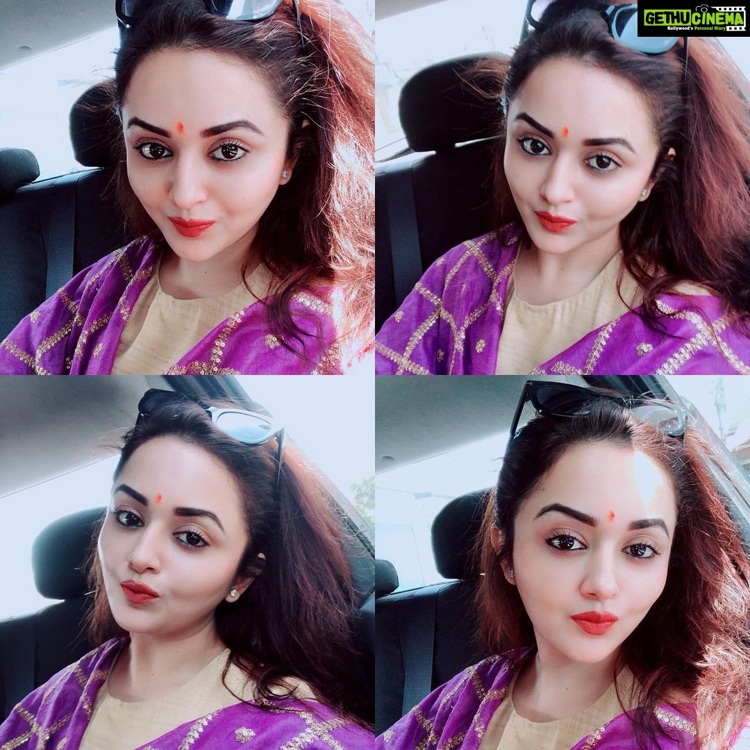 Ragini Nandwani Instagram - Happiness #saturday #traditional wear#purple#mandir darshan🙏
