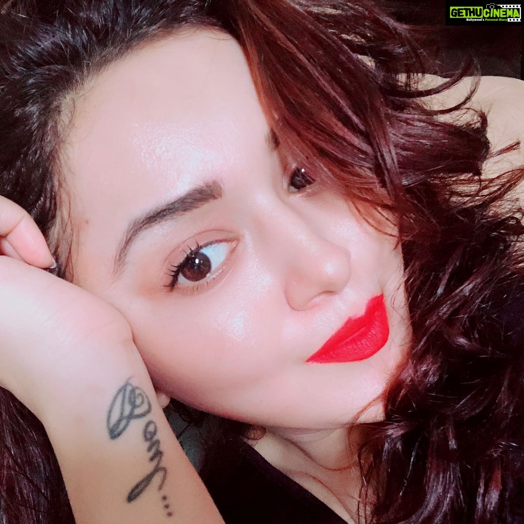 Ragini Nandwani Instagram - Coz I forgot posting another click so πππ..... itβs a gooooood night .... be kind ...love life