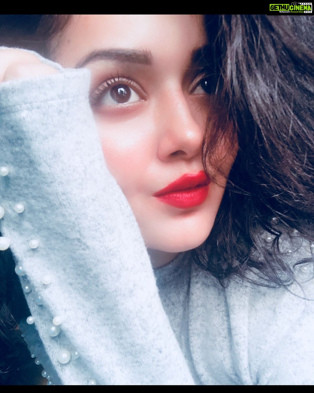 Ragini Nandwani Instagram - Life is all about living every moment ..... good night