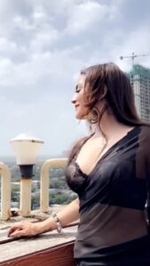 Ragini Nandwani Instagram - साड़ी के फॉल सा..

#ragininandwani #saree #beautiful #sareelove #pretty #beautifulgirls #girls #desi #love #prettygirls #makeup #love #style #indiangirls #indianbeauty #beauty #instabeauty #instagirls #likeforlikes #viralbhayani #reels #woman #girlpower #fashion #model #elegant #hotonbeauty #actor #bollywood #mumbai #movies