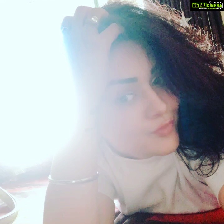 Ragini Nandwani Instagram - Hello everyone ....how’s ur Sunday goin ...