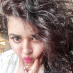 Ragini Nandwani Instagram - So I found this pic in gallery which was a candid shot ... thought of sharing ... funny 😂 🤣🤣